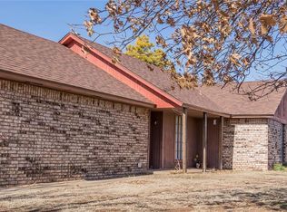 12401 SW 6th St, Yukon, OK 73099