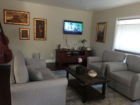 5th image of 192 W Rosemary Ln