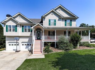 210 Oakleaf Trl, Ball Ground, GA 30107