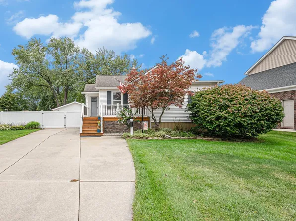 22016 Grossedale St, Saint Clair Shores, MI 48082