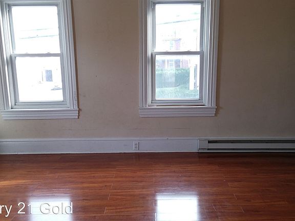 4th image of 30 N Franklin St #2