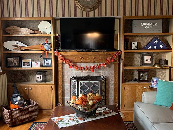 Living room w/ gas fp