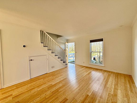 3rd image of 220 Berry St
