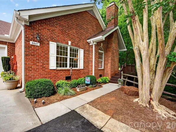 8847 Grand Oak Dr, Charlotte, NC 28277