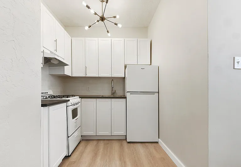 416 Bailey Ave — Photo 2