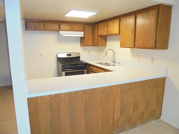 4th image of 8514 Rose St #B