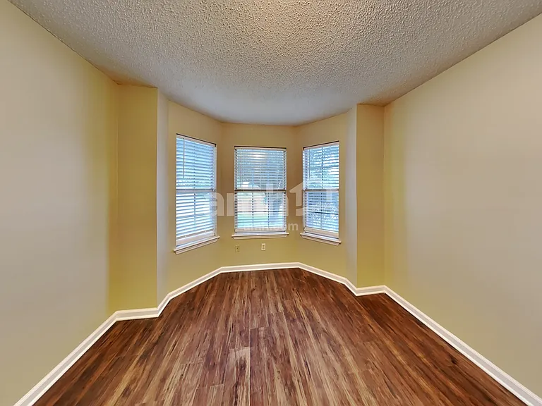 2027 Waterford Dr — Photo 19