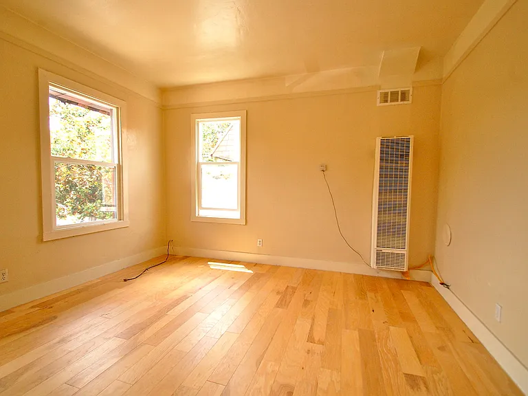 2930 Adeline St — Photo 2