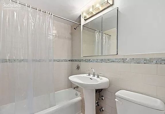 3rd image of 4901 Henry Hudson Pkwy W APT 7M