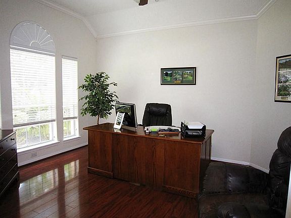 4th image of 122 Greenridge Cir