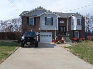 1384 Bluebonnet Dr, Clarksville, TN 37042