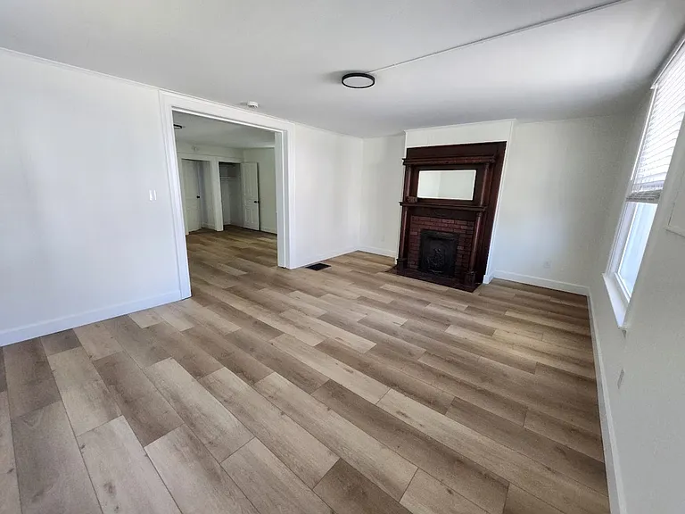 121 Gordon Ave — Photo 3