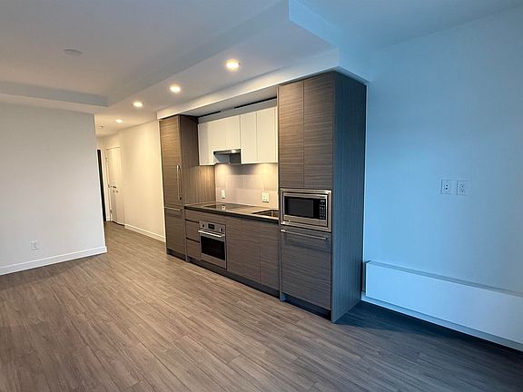 5th image of 13615 Fraser Hwy #512