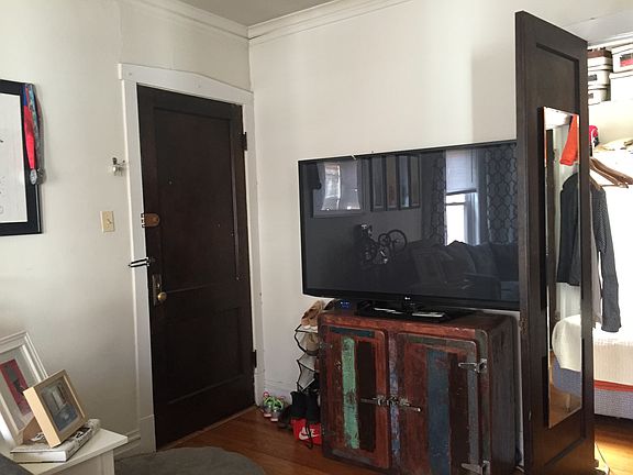 2nd image of 4426 N Wolcott Ave APT 1B