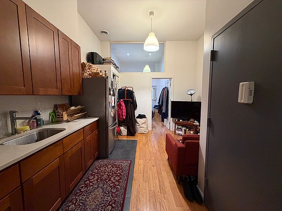 5th image of 203 Wilson Ave #1B