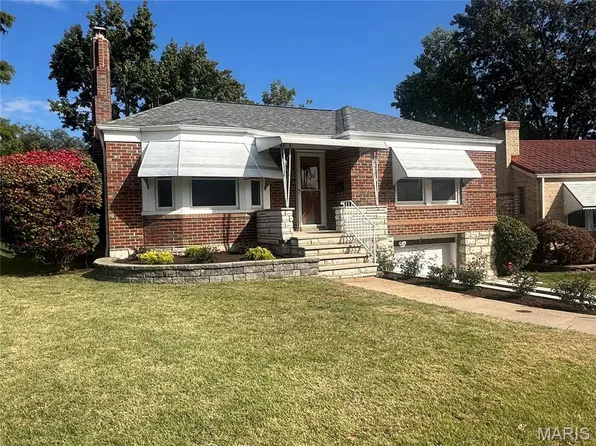 9128 Coral Dr, Saint Louis, MO 63123