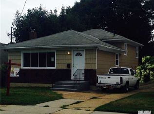 16 Oakland St, Hempstead, NY 11550