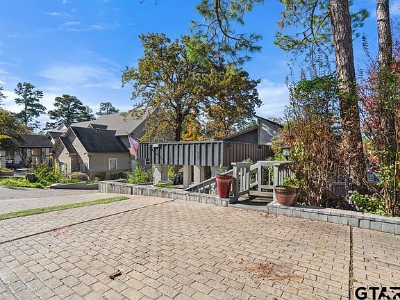 3rd image of 408 Hideaway Ln E