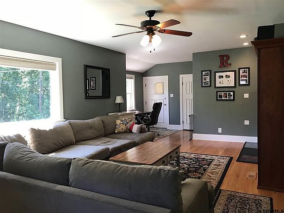 3rd image of 15 Meadow Ln