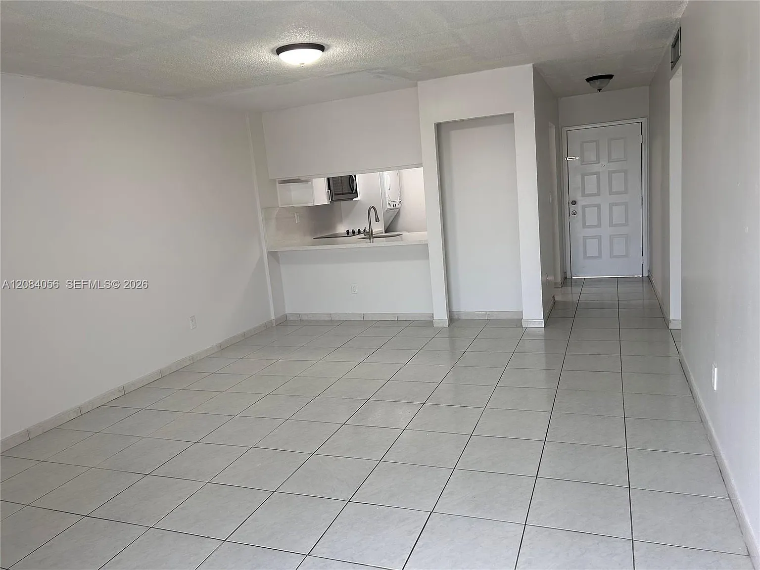 Golden Gate Condo Phase I — Photo 1