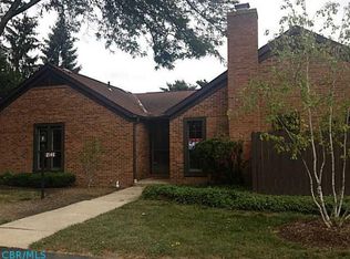 2148 Coach Rd N, Upper Arlington, OH 43220