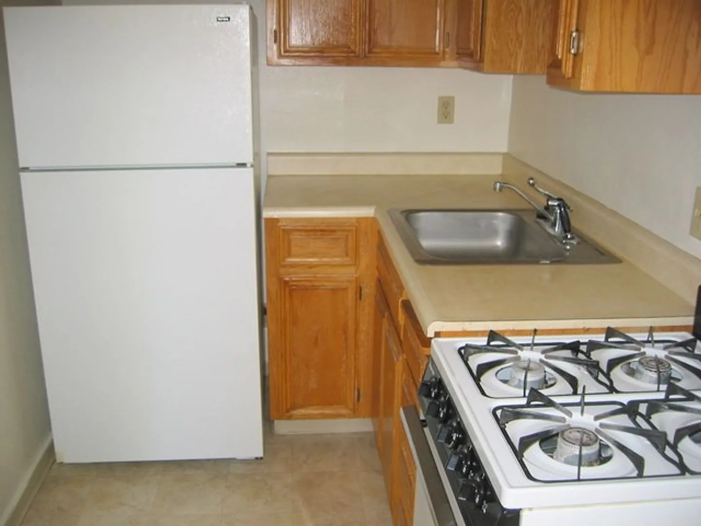One Bedroom apartment is an easy walk or bike ride to the Cal Campus and Downtown Berkeley. — Photo 2