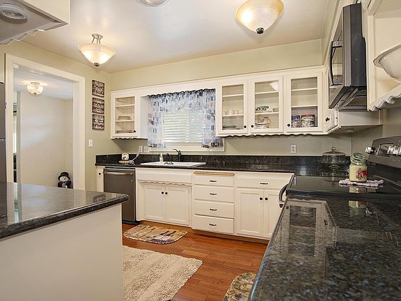 2nd image of 1802 Orchard Home Dr