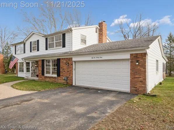 5593 Woodwind Dr, Bloomfield Hills, MI 48301