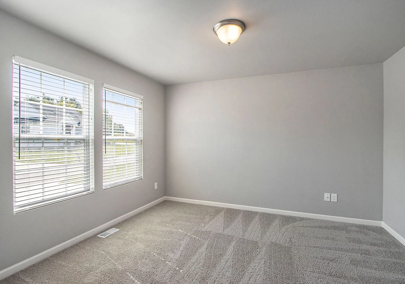 1 Month FREE Rent! Applied to Your First Full Month. Terms & Conditions Apply. — Photo 4