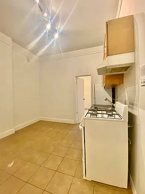 Rented by Waverly Realty Associates | media 24