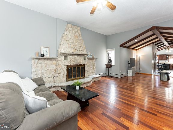 5th image of 2430 E Somerset St