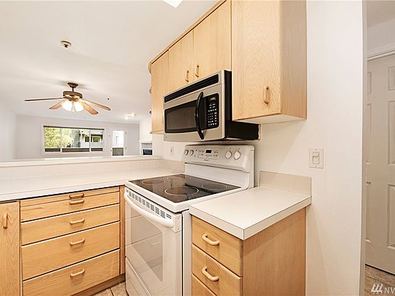 3rd image of 9320 NE Juanita Dr APT 1A