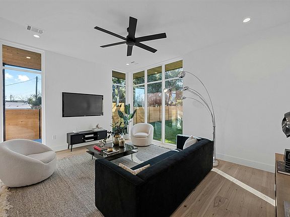 3rd image of 1407 Valleyridge Dr Unit B
