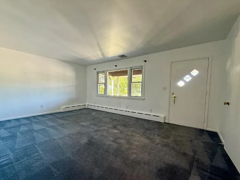 452 Cranbury Rd — Photo 13