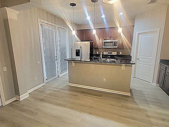 3rd image of 12808 Salomon Cove Dr