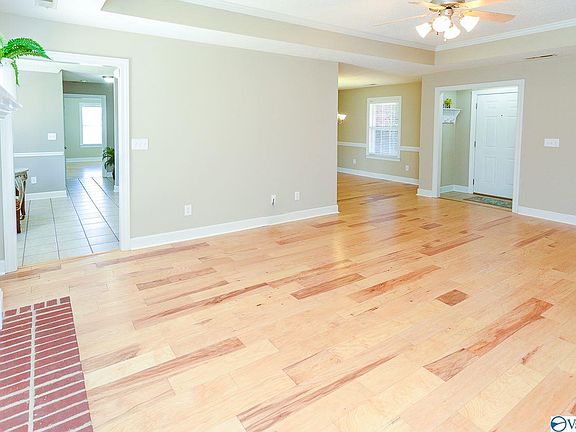5th image of 140 Beaconsfield Dr