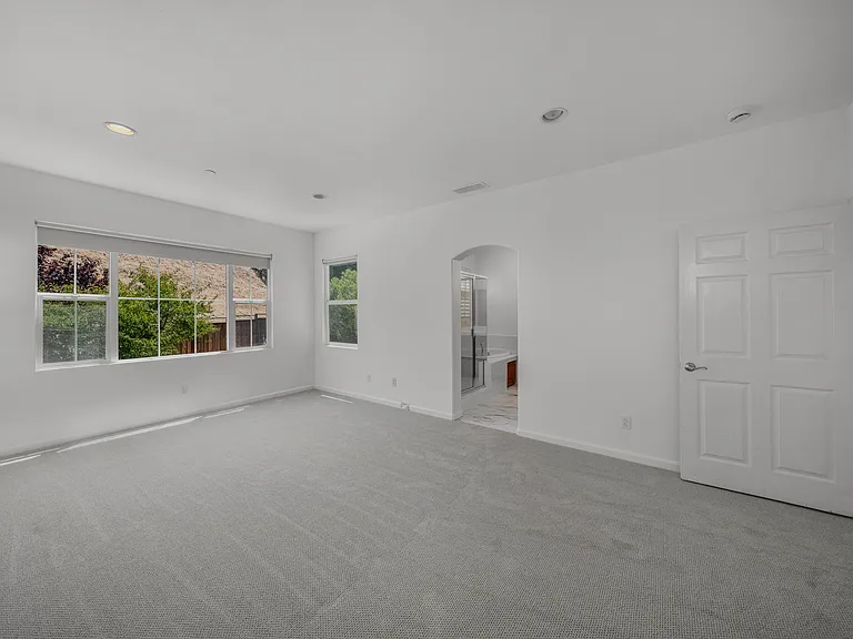 100 Portsmouth Dr — Photo 39