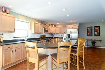 5th image of 730 Hillview Ave