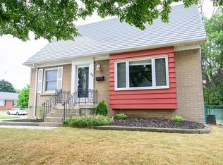 22 Nancy St, Hamilton, ON L8T3L8