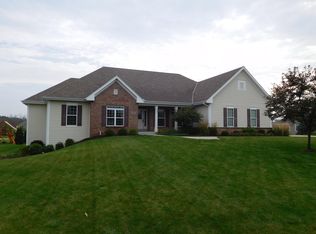 W229N3630 Glen Abby Ct, Pewaukee, WI