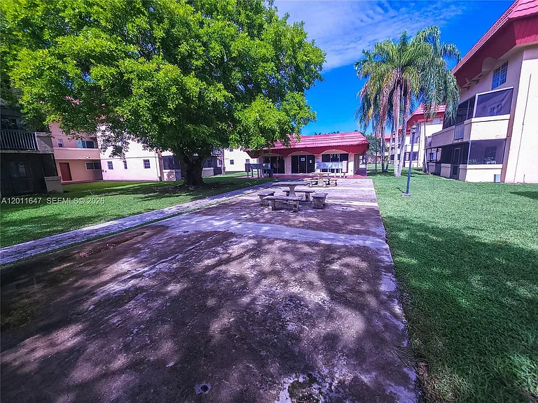 10907 N Kendall Dr #313 — Photo 13