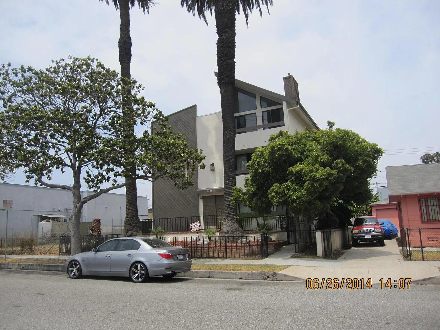 3 bed, 1100 sqft, $3,400 — Photo 2