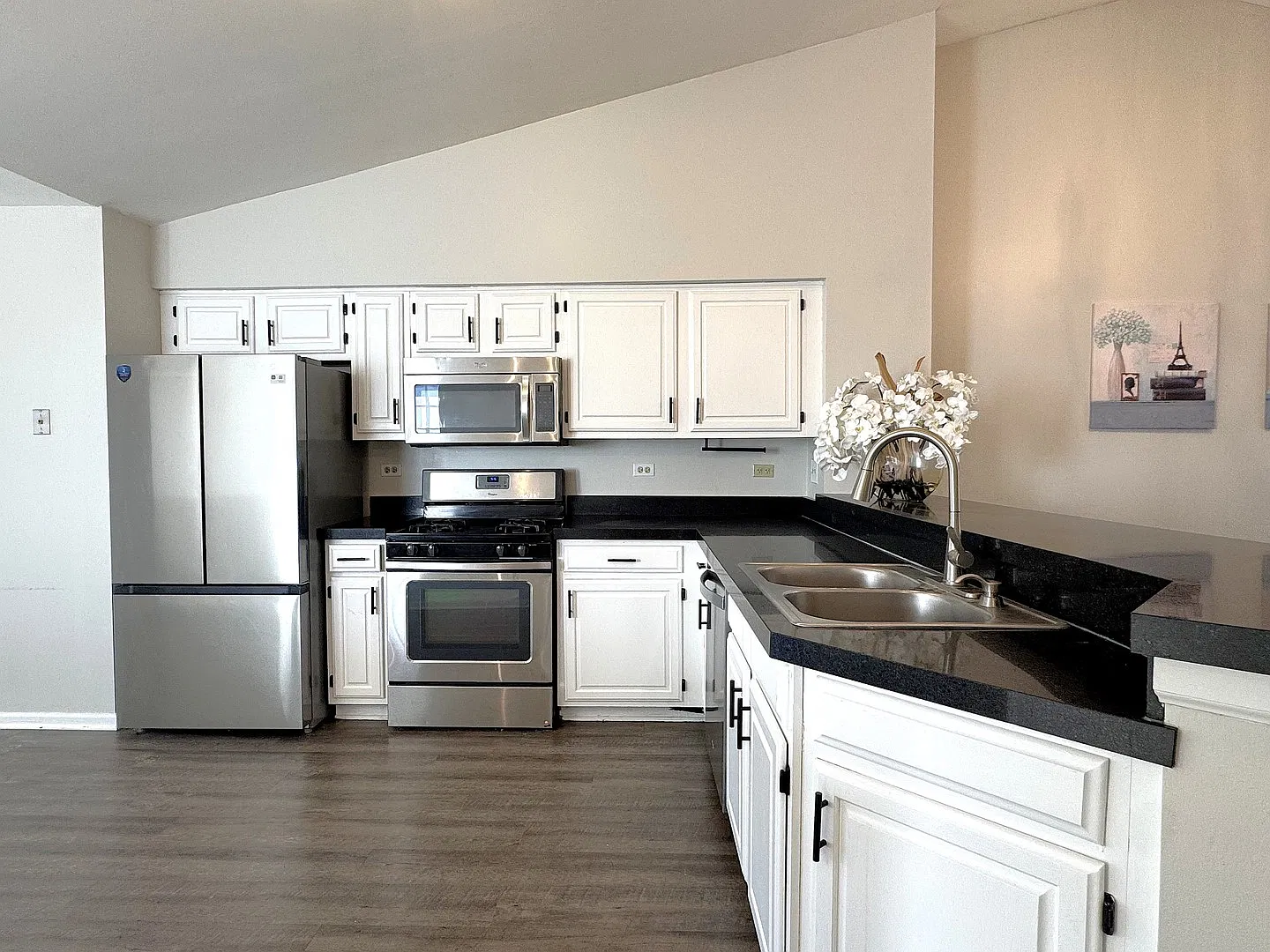 2 bed, 1426 sqft, $2,400 — Photo 3