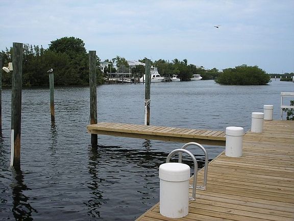 5th image of 117 Coco Plum Dr #A2