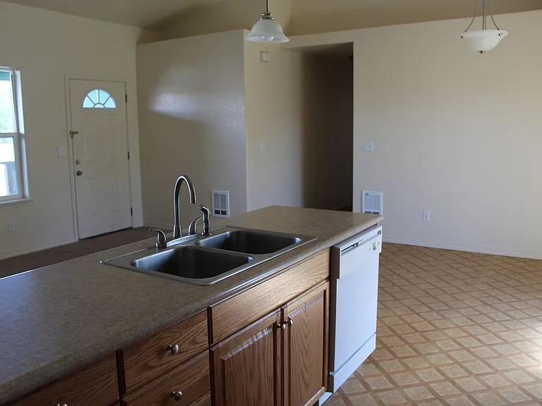 304 Willow St — Photo 7