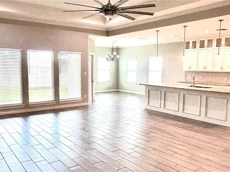3734 Berkeley Dr — Photo 3