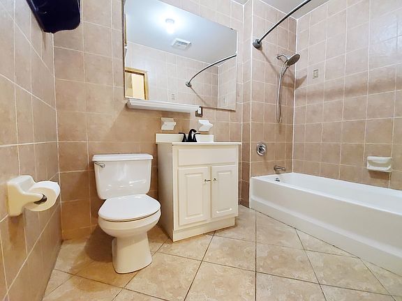 5th image of 1064 Myrtle Ave APT 1F