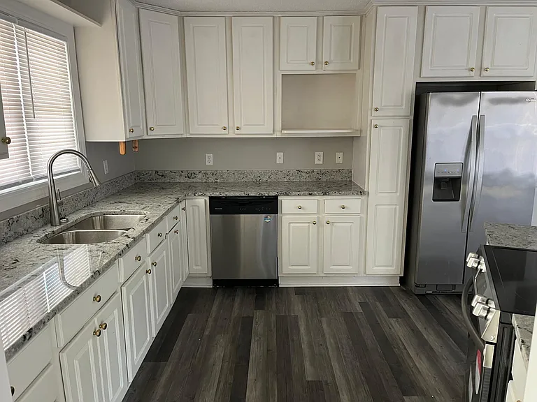 317 Primrose Ln — Photo 3