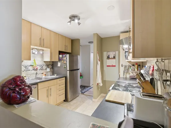 4728 Uplands Dr #302, Nanaimo, BC V9T 4S9