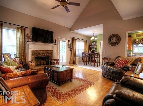 5th image of 17 Cobblestone Dr